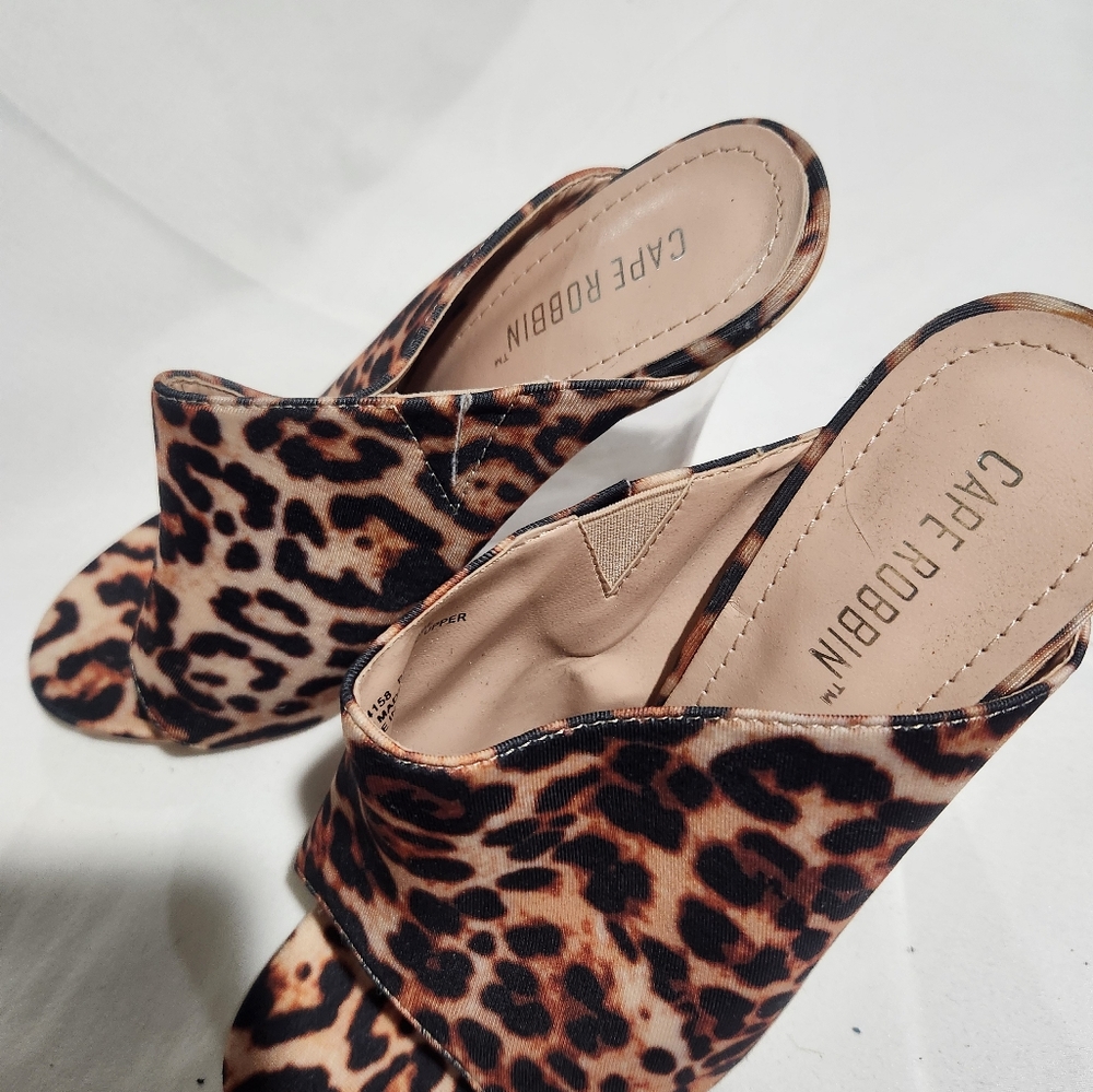 Heels - Picture 3 of 4